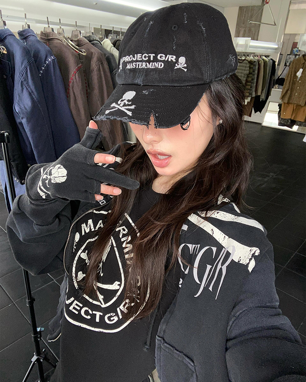 Skull Print Zip-Up Hoodie with Integrated Gloves